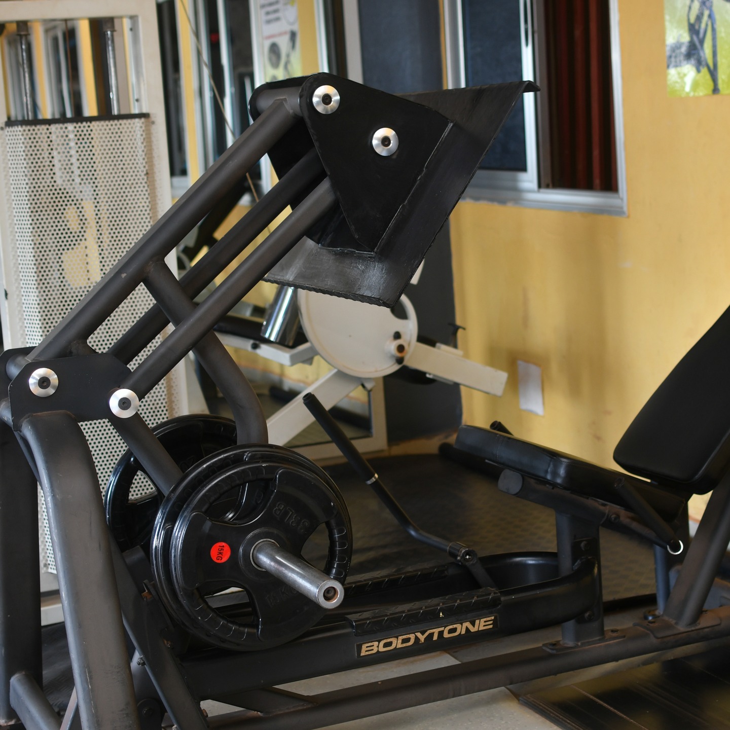 Presse à cuisses et leg extension, salle CFC