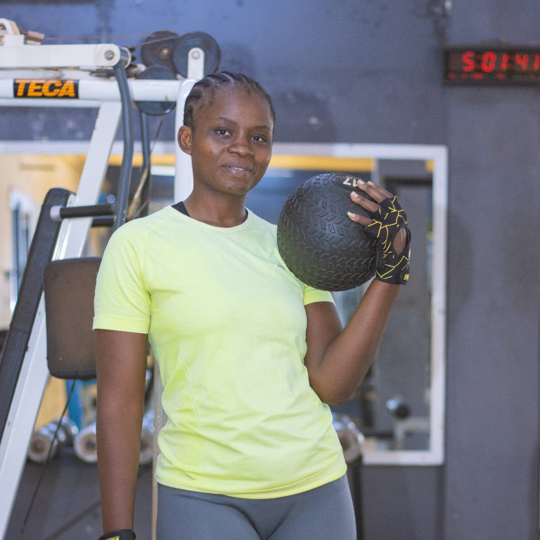 Séance d'entraînement au Centre Fitness chez Cissé, Cissin