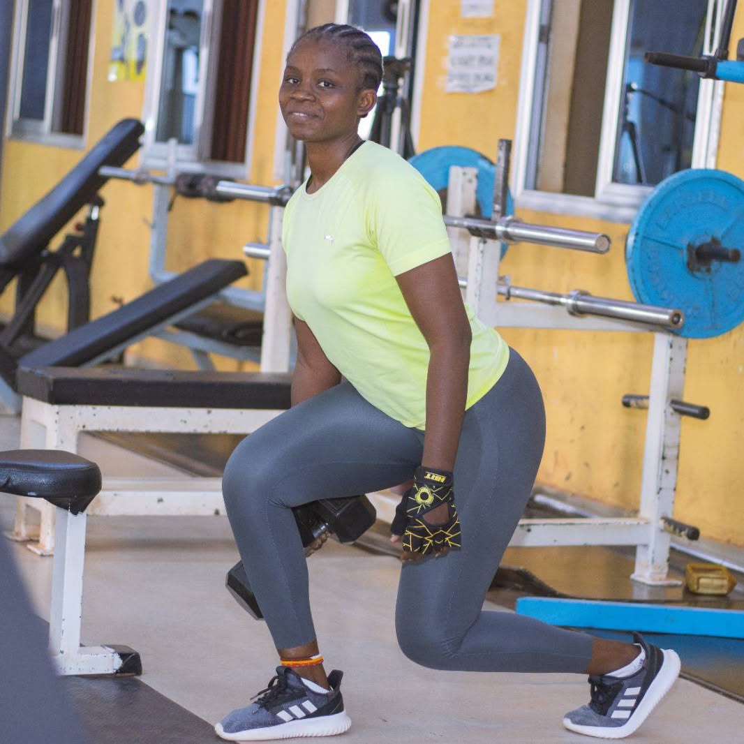 Séance d'entraînement au Centre Fitness chez Cissé, Cissin