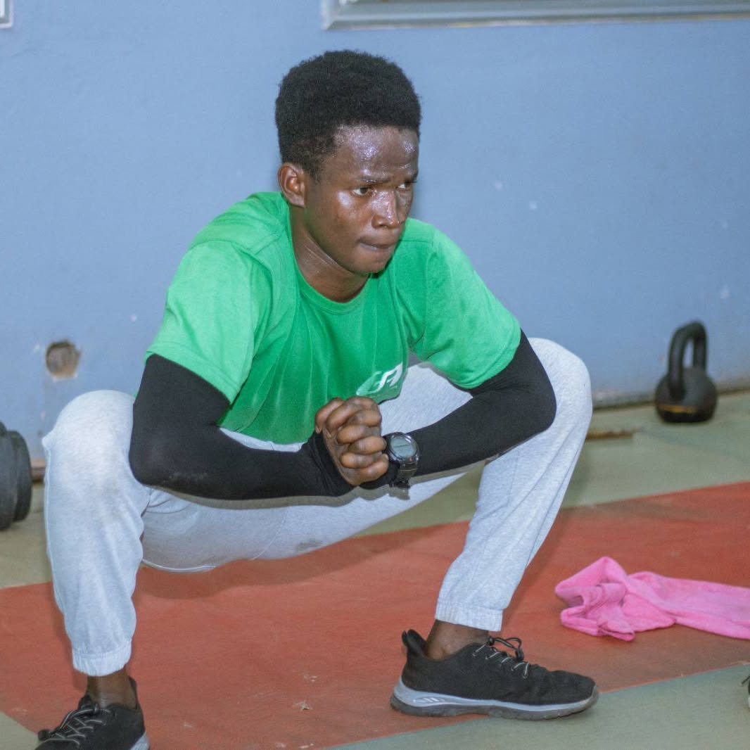 Séance d'entraînement au Centre Fitness chez Cissé, Cissin