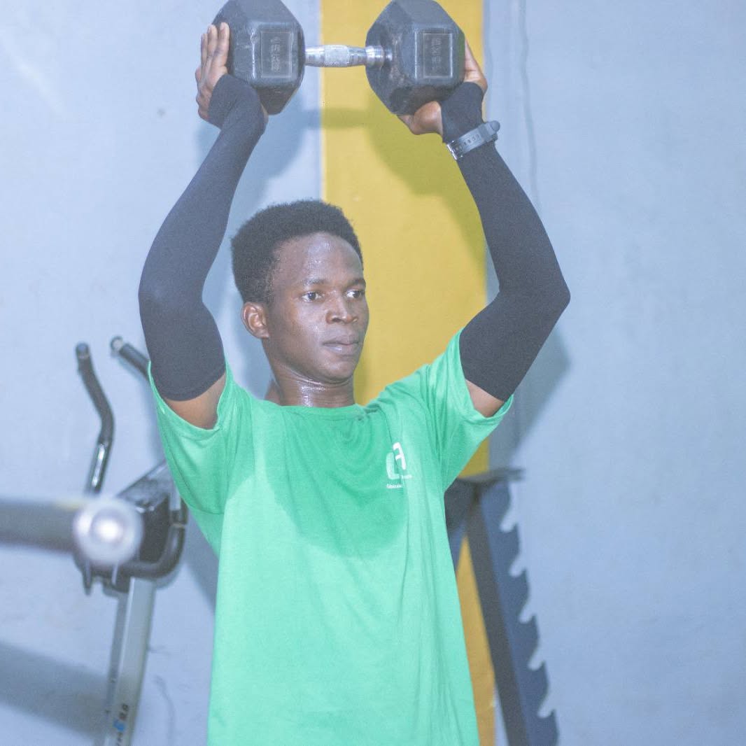Séance d'entraînement au Centre Fitness chez Cissé, Cissin