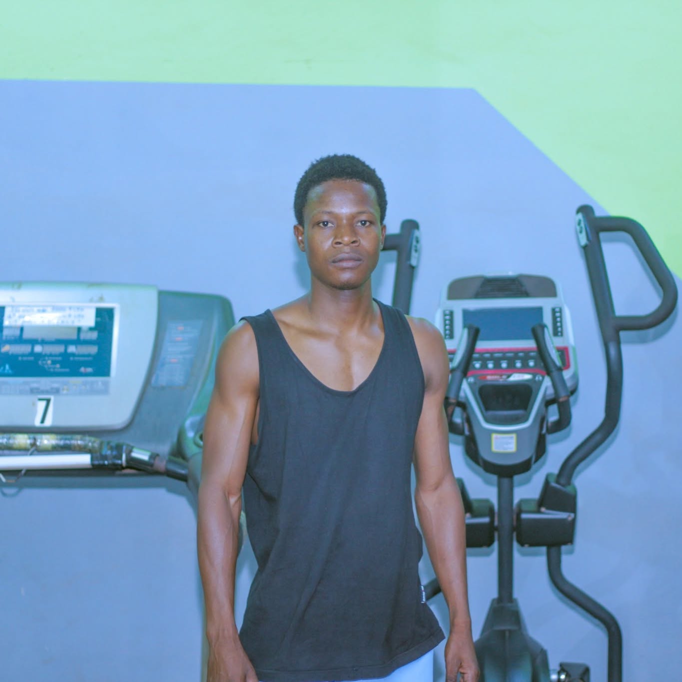 Séance d'entraînement au Centre Fitness chez Cissé, Cissin