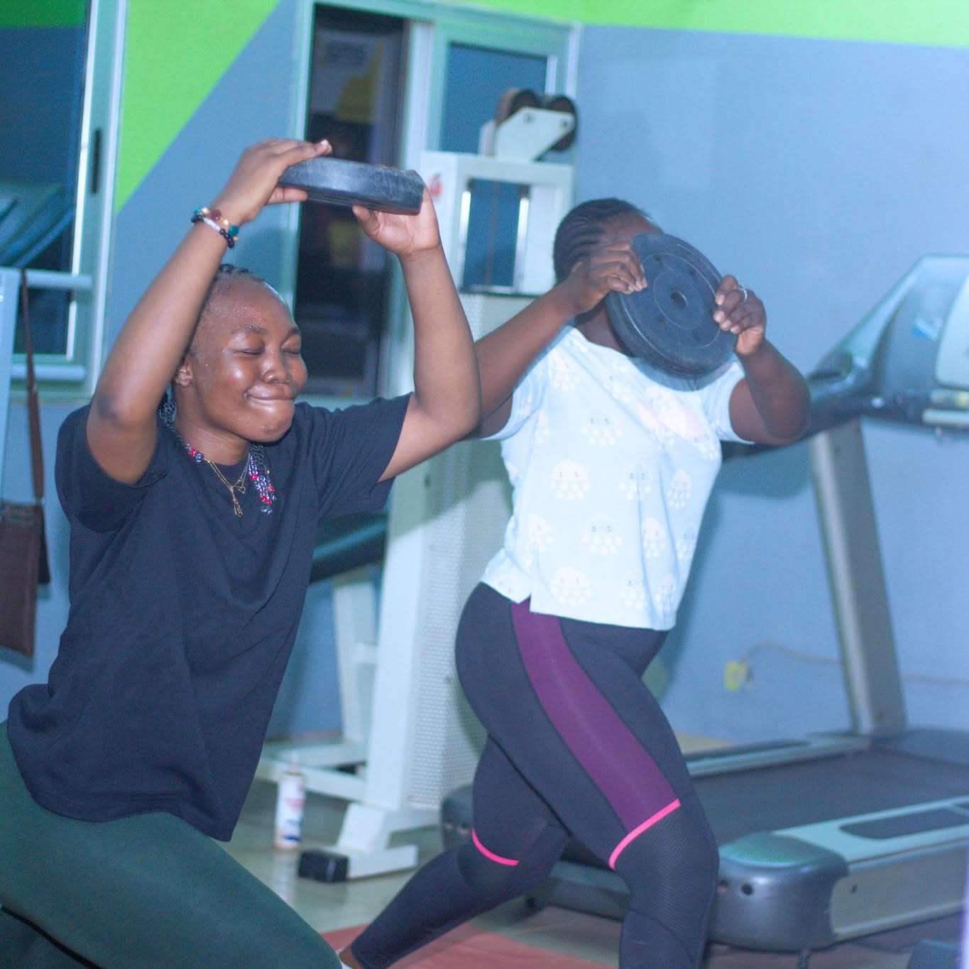Séance d'entraînement au Centre Fitness chez Cissé, Cissin