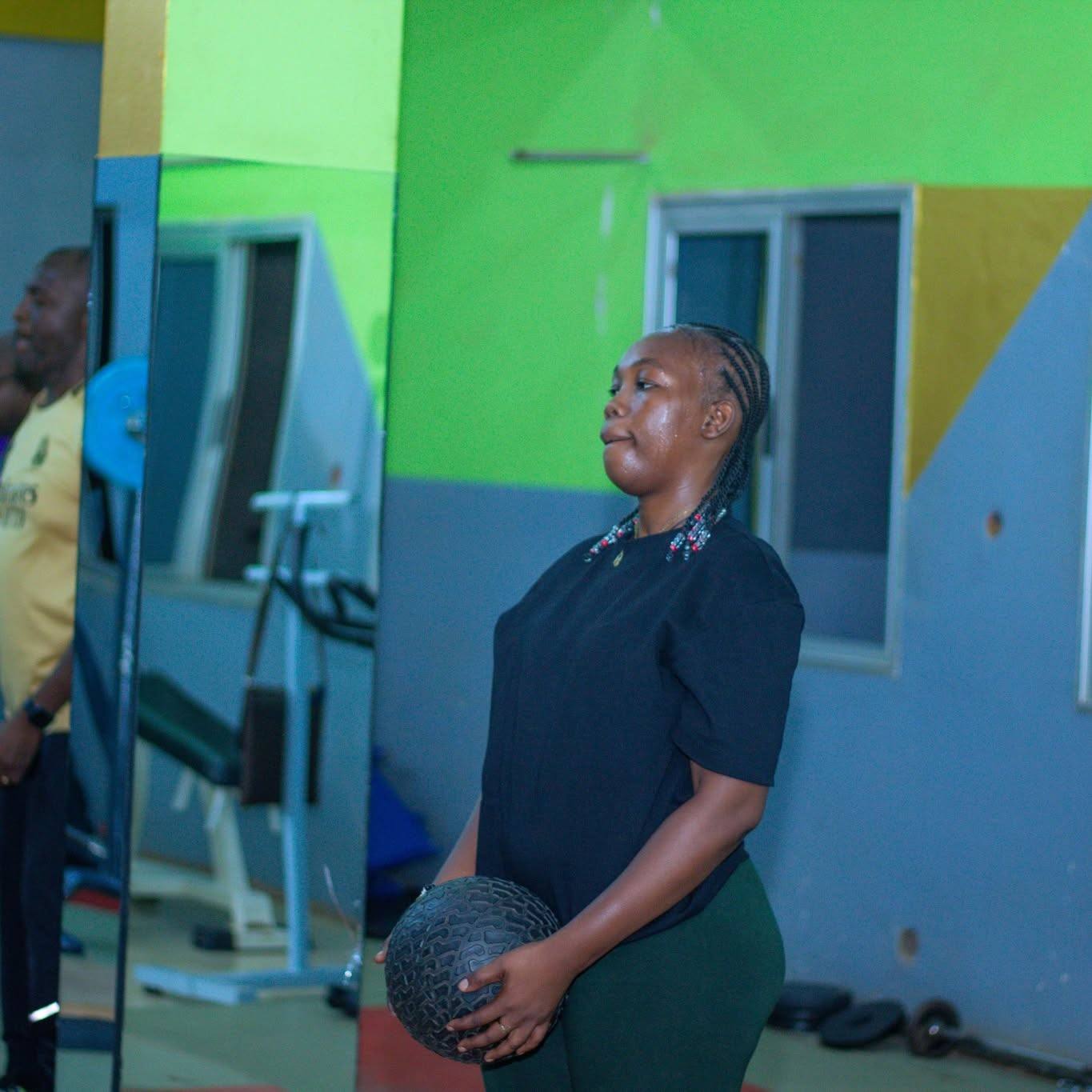 Séance d'entraînement au Centre Fitness chez Cissé, Cissin
