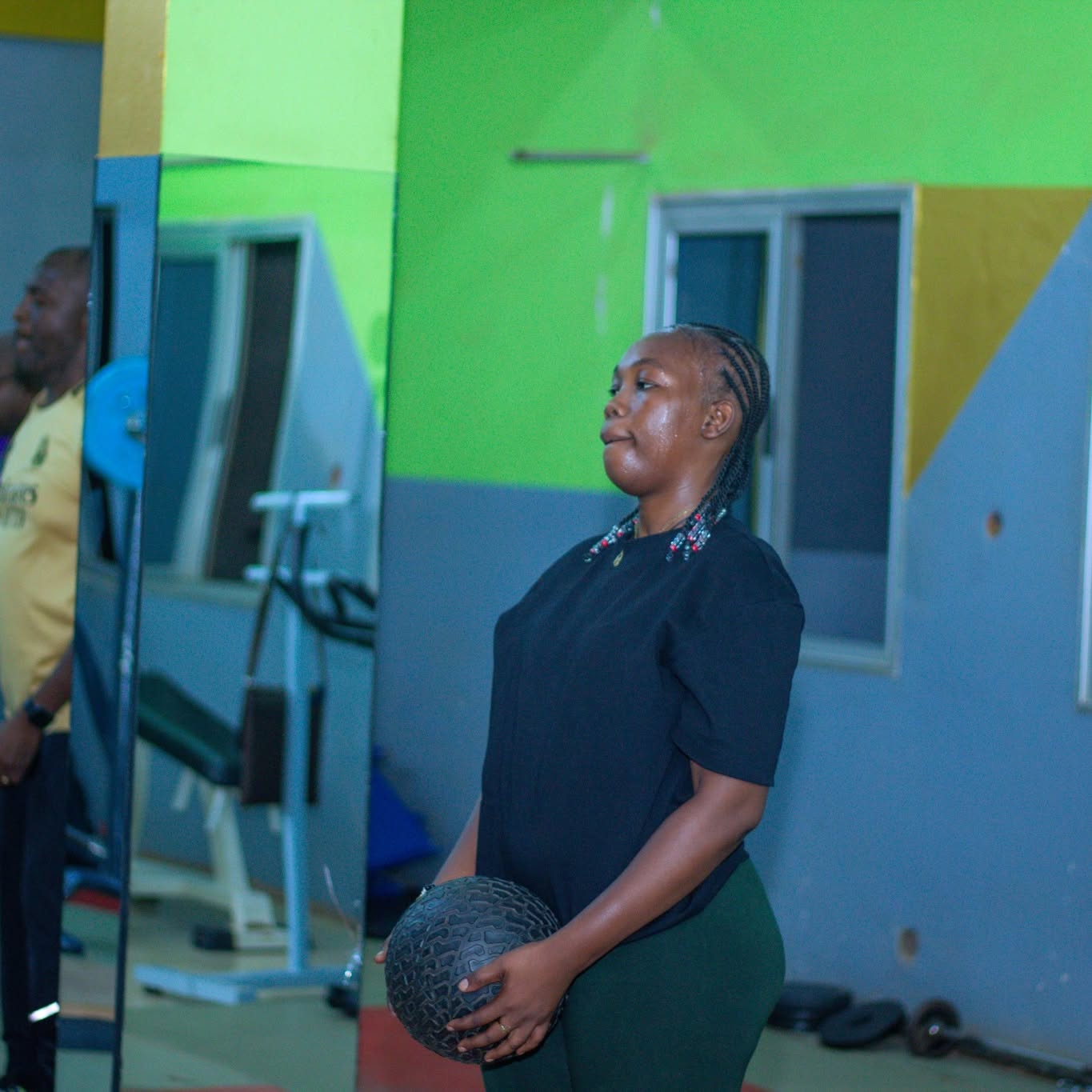 Séance d'entraînement au Centre Fitness chez Cissé, Cissin