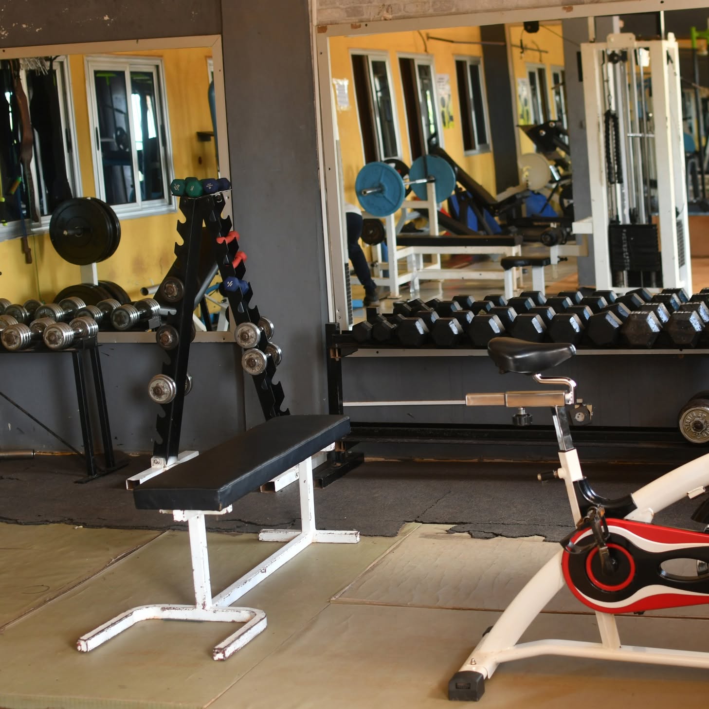 Séance d'entraînement au Centre Fitness chez Cissé, Cissin