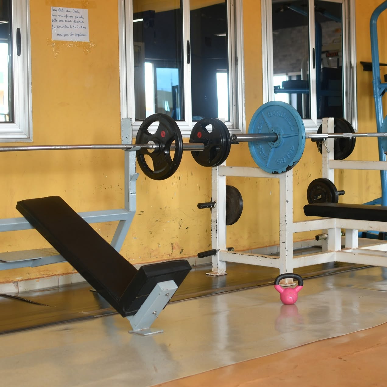 Séance d'entraînement au Centre Fitness chez Cissé, Cissin