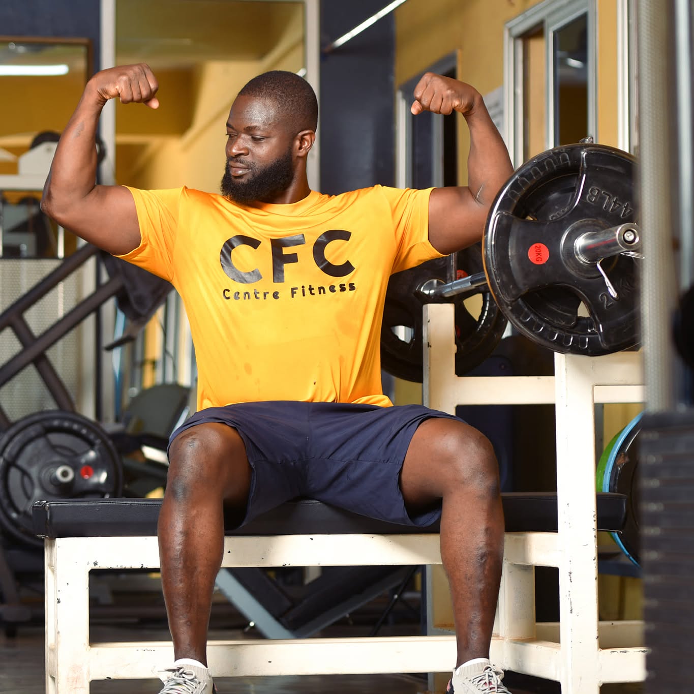 Séance d'entraînement au Centre Fitness chez Cissé, Cissin