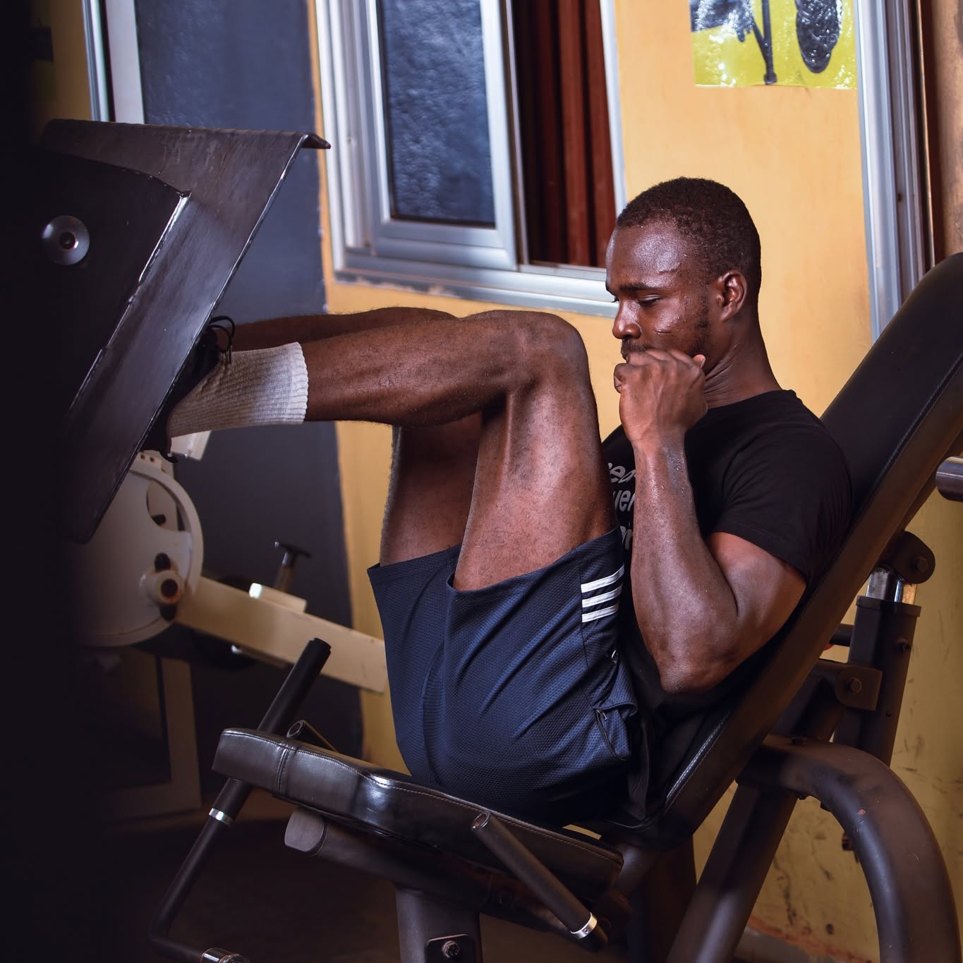 Séance d'entraînement au Centre Fitness chez Cissé, Cissin