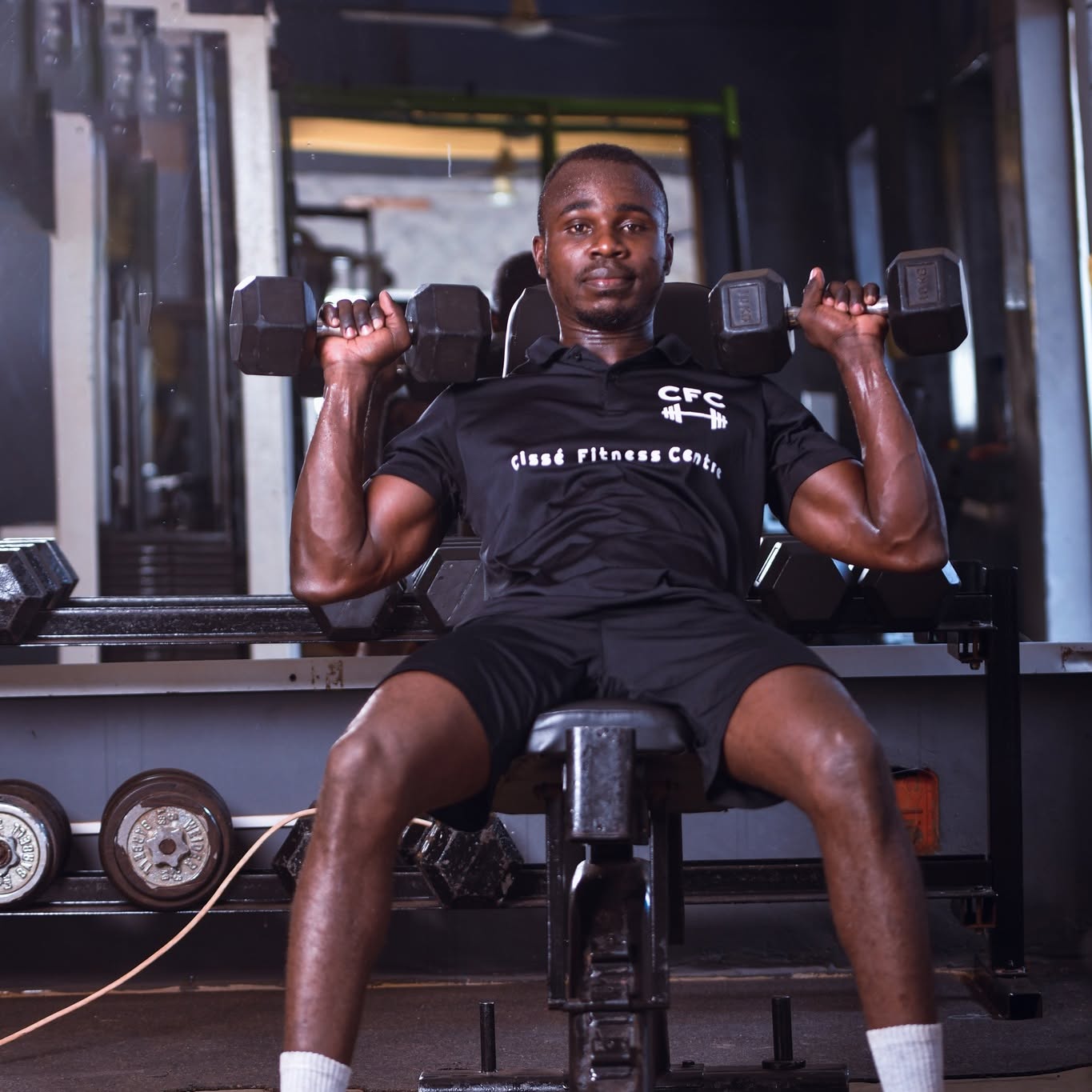Séance d'entraînement au Centre Fitness chez Cissé, Cissin