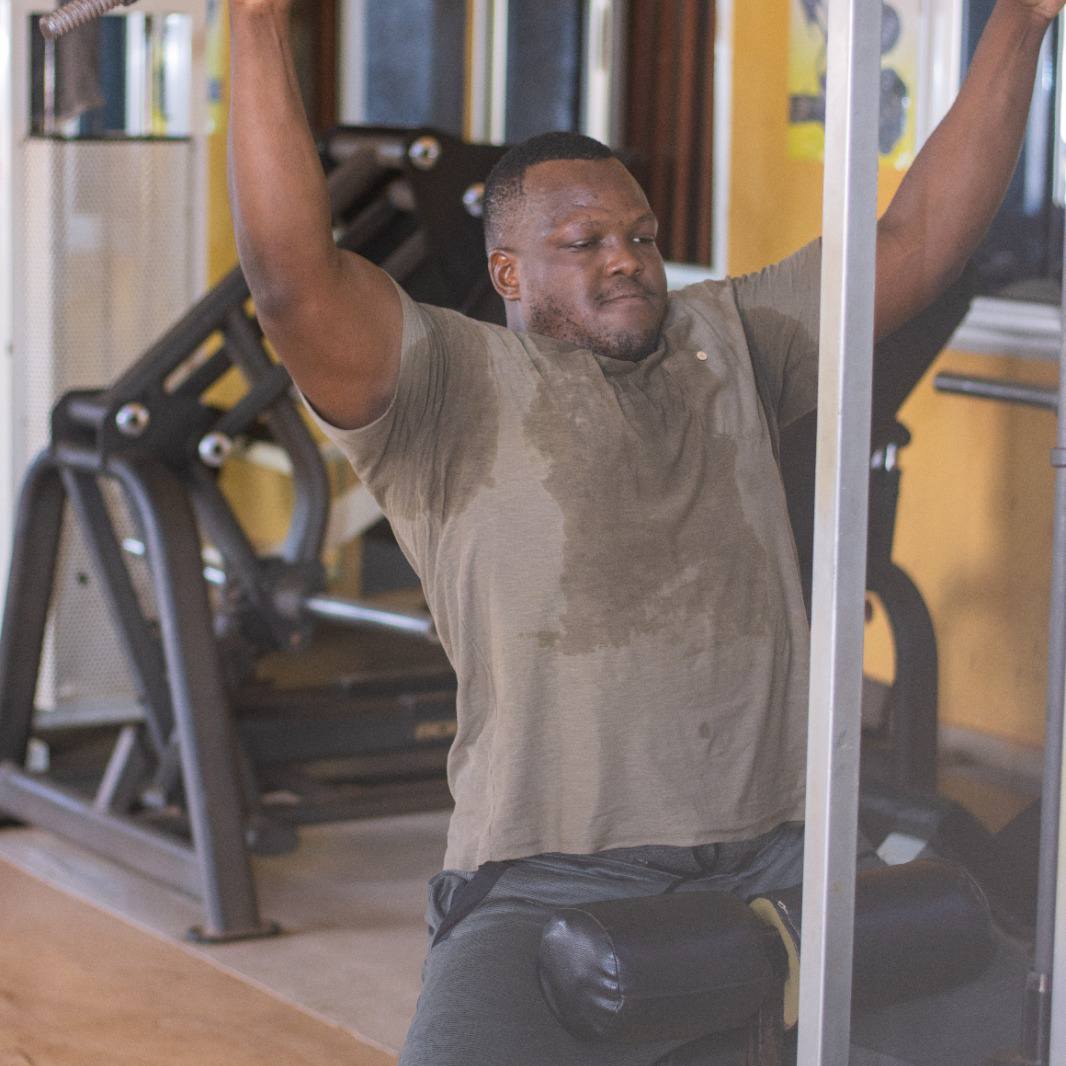 Séance d'entraînement au Centre Fitness chez Cissé, Cissin