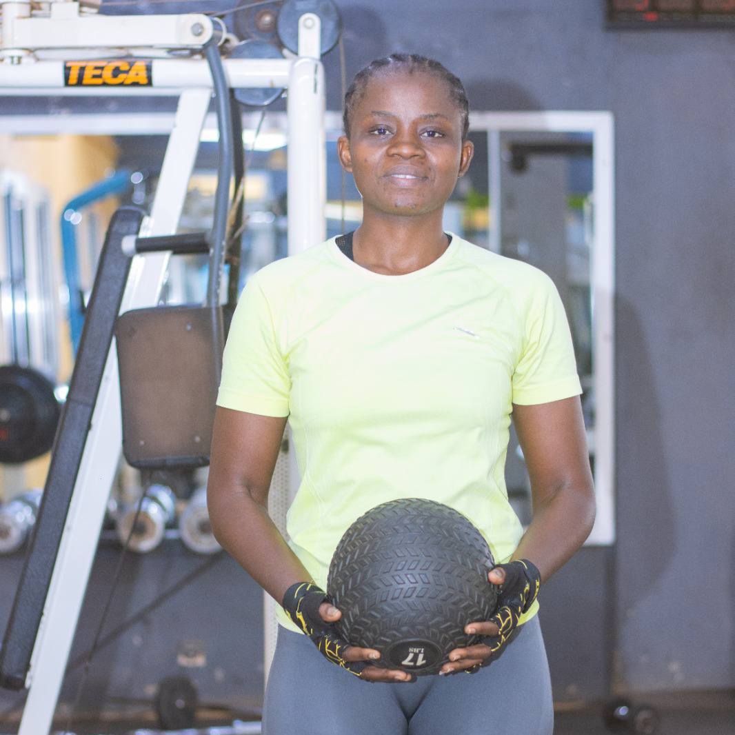 Séance d'entraînement au Centre Fitness chez Cissé, Cissin