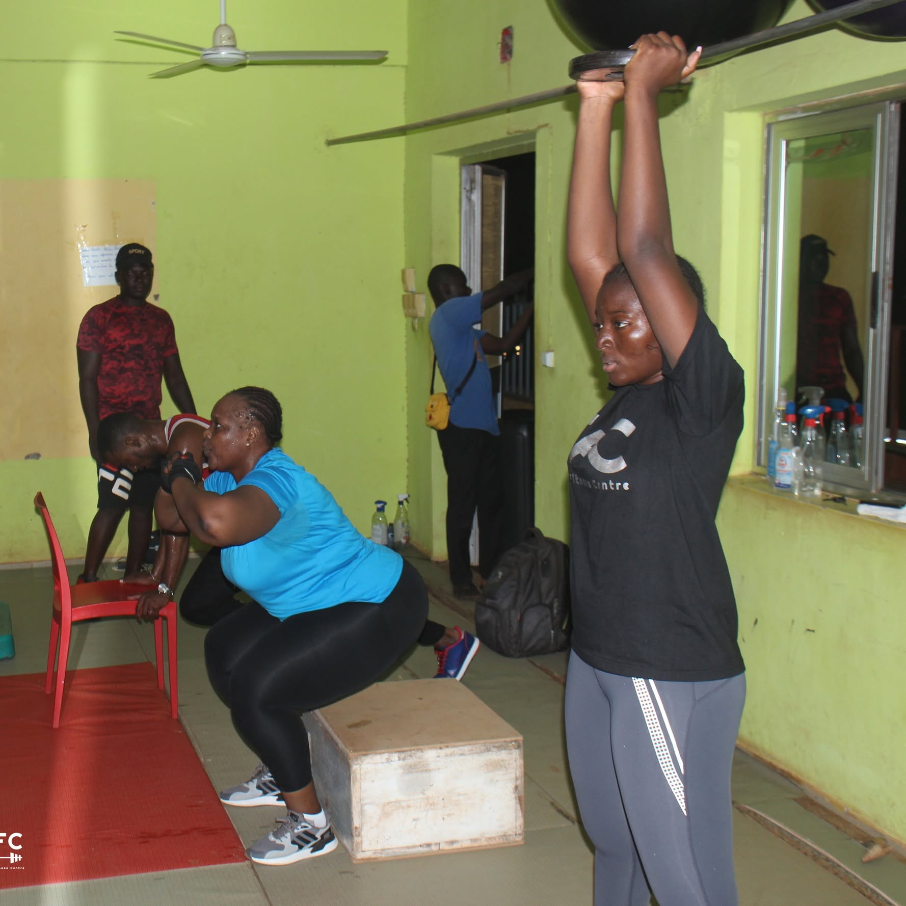 Séance d'entraînement au Centre Fitness chez Cissé, Cissin