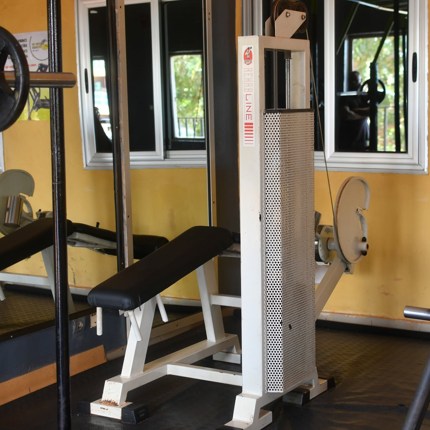 Espace d'entraînement fonctionnel, kettlebells et cordes ondulatoires