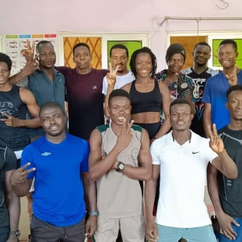 Séance d'entraînement au Centre Fitness chez Cissé, Cissin
