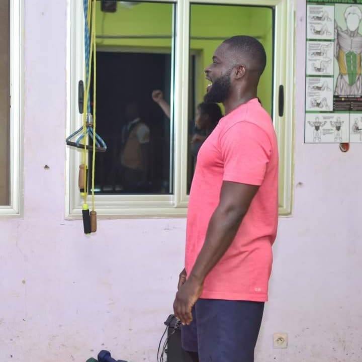 Séance d'entraînement au Centre Fitness chez Cissé, Cissin