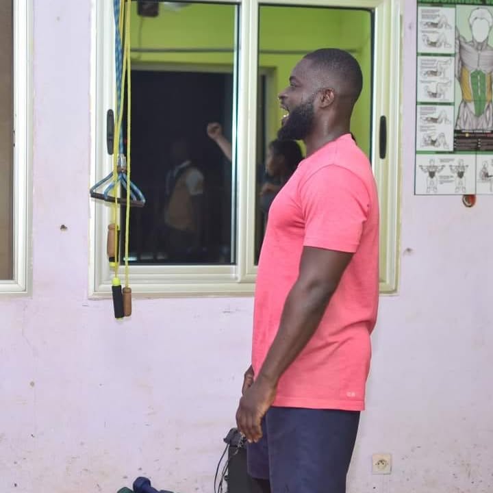 Séance d'entraînement au Centre Fitness chez Cissé, Cissin