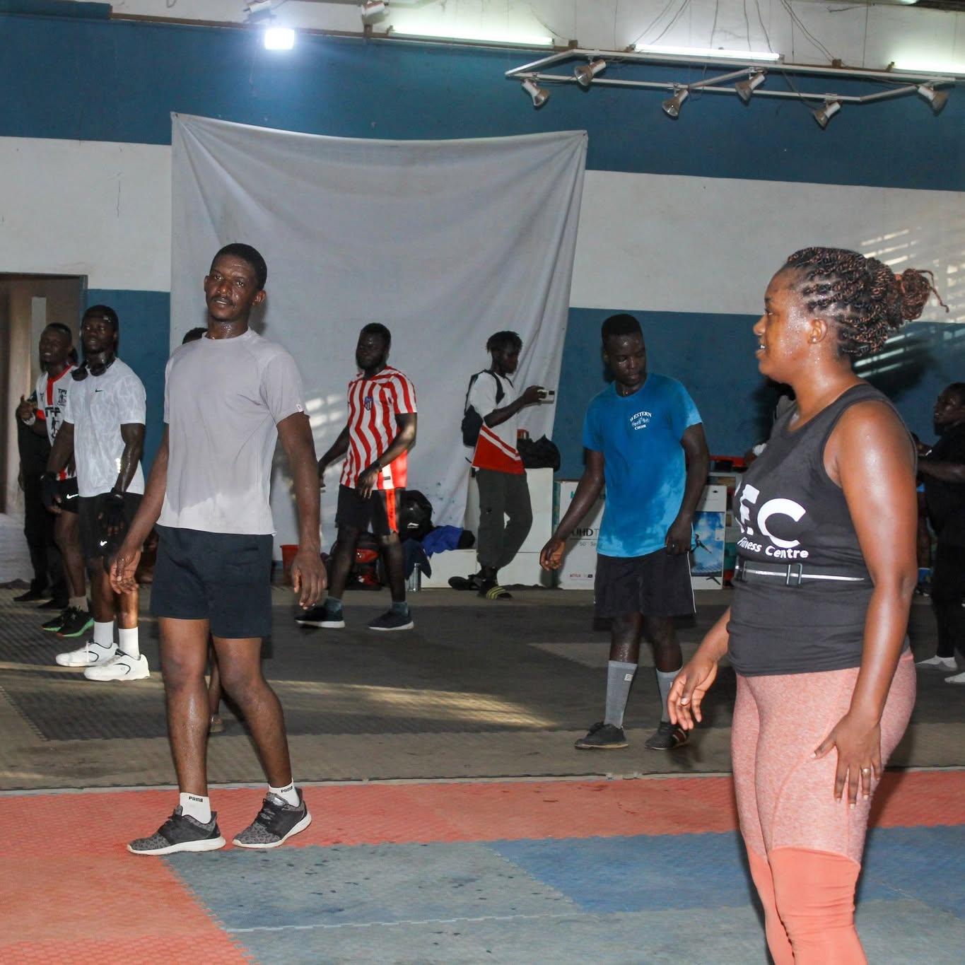 Cours collectif au Lycée Bogodogo, Centre Fitness chez Cissé