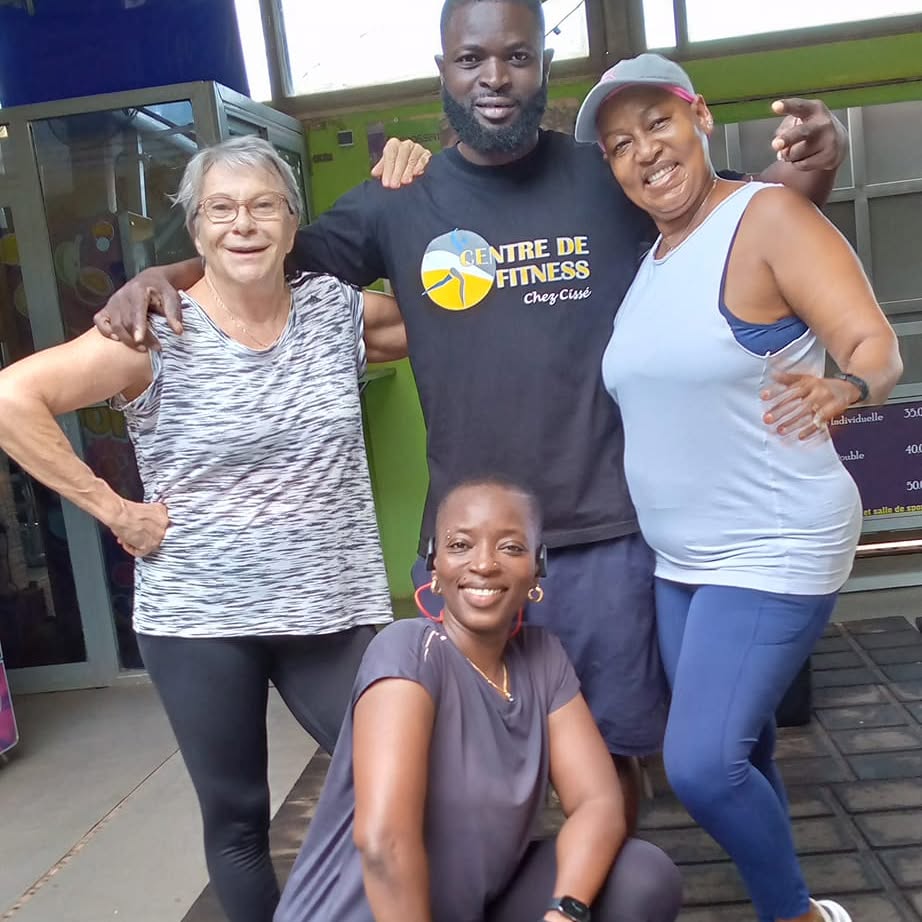 Séance d'entraînement au Centre Fitness chez Cissé, Cissin