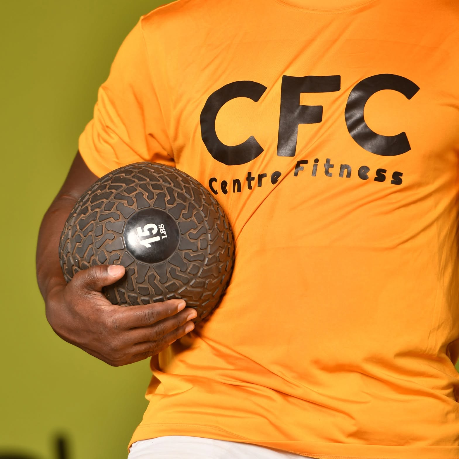 Séance d'entraînement au Centre Fitness chez Cissé, Cissin