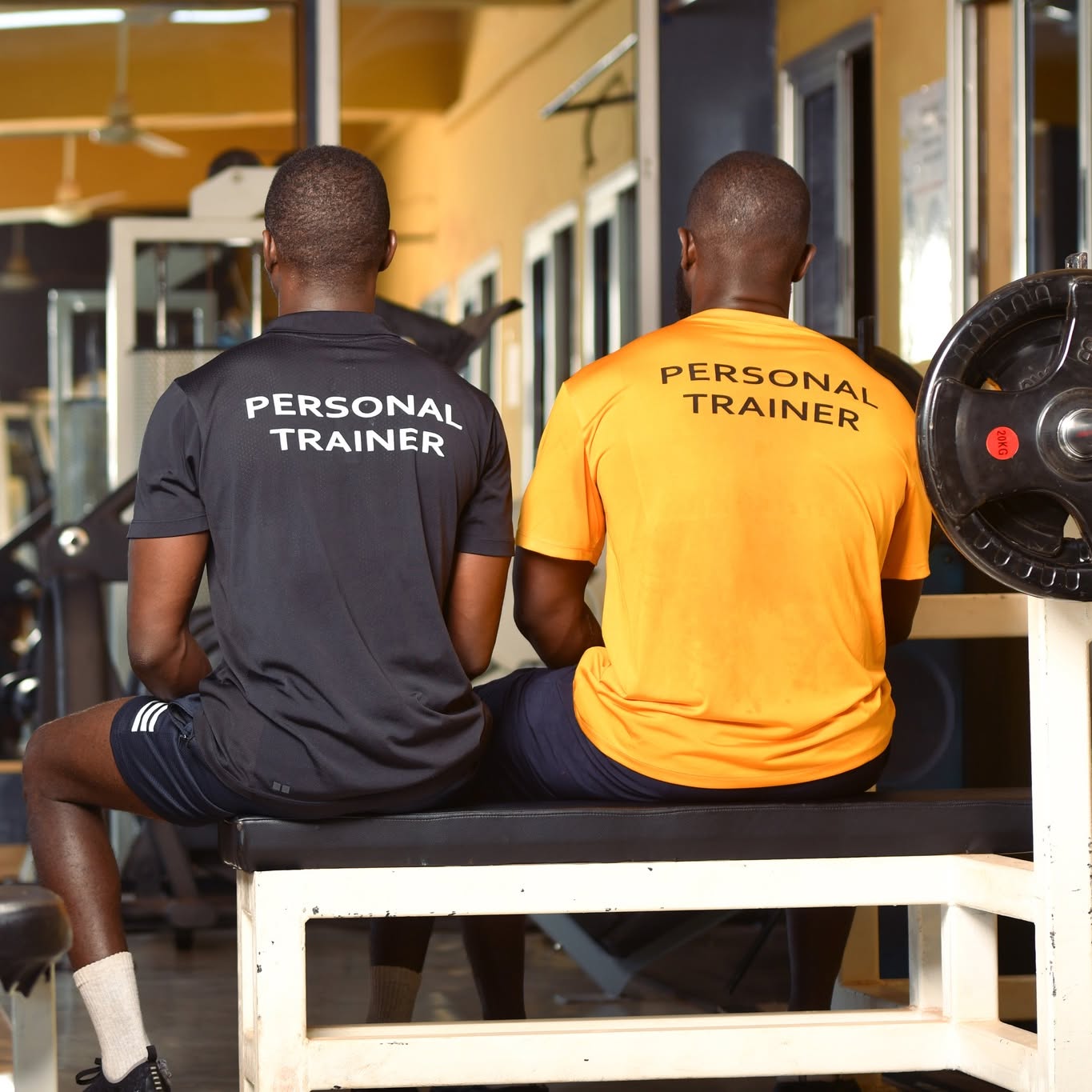 Séance d'entraînement au Centre Fitness chez Cissé, Cissin