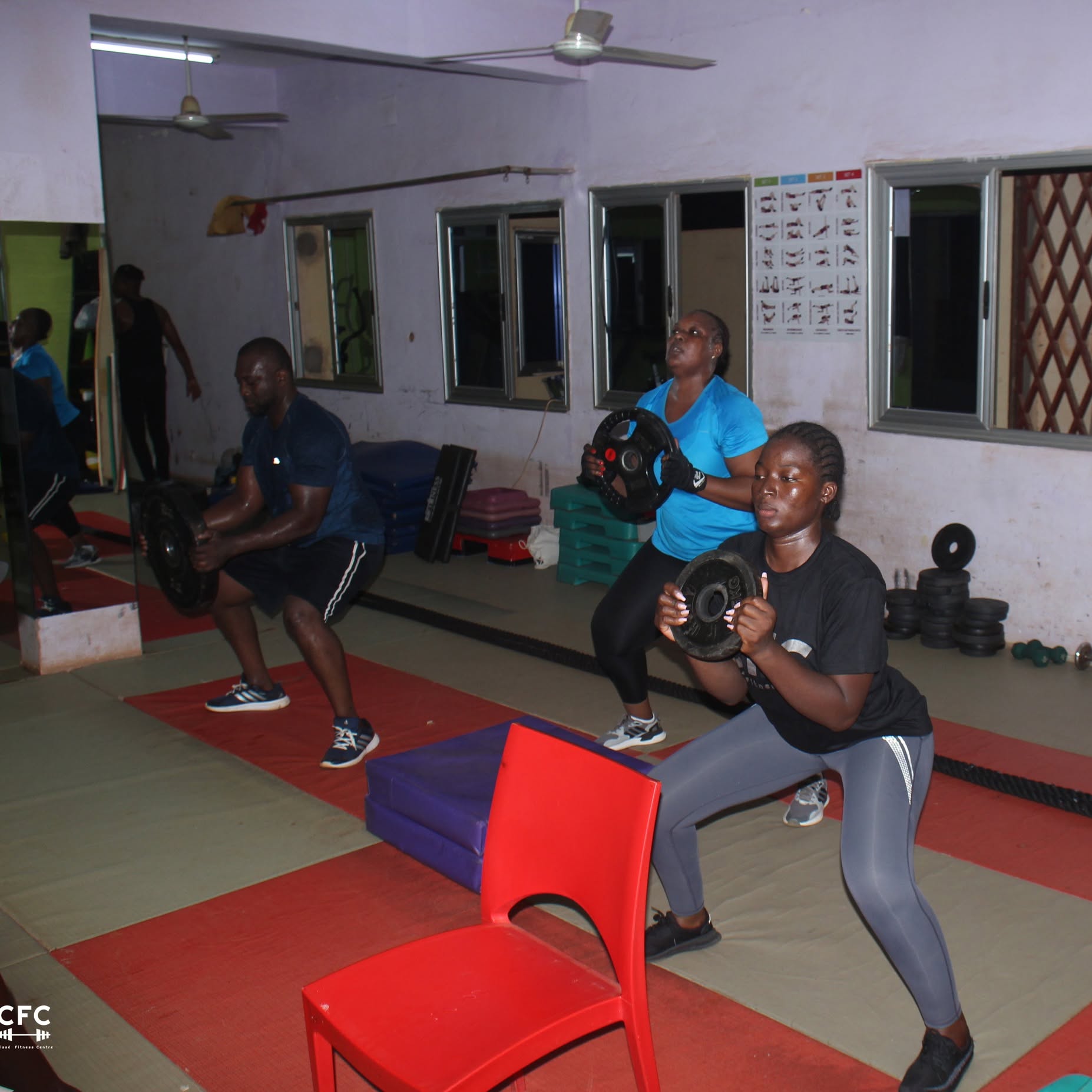Séance d'entraînement au Centre Fitness chez Cissé, Cissin