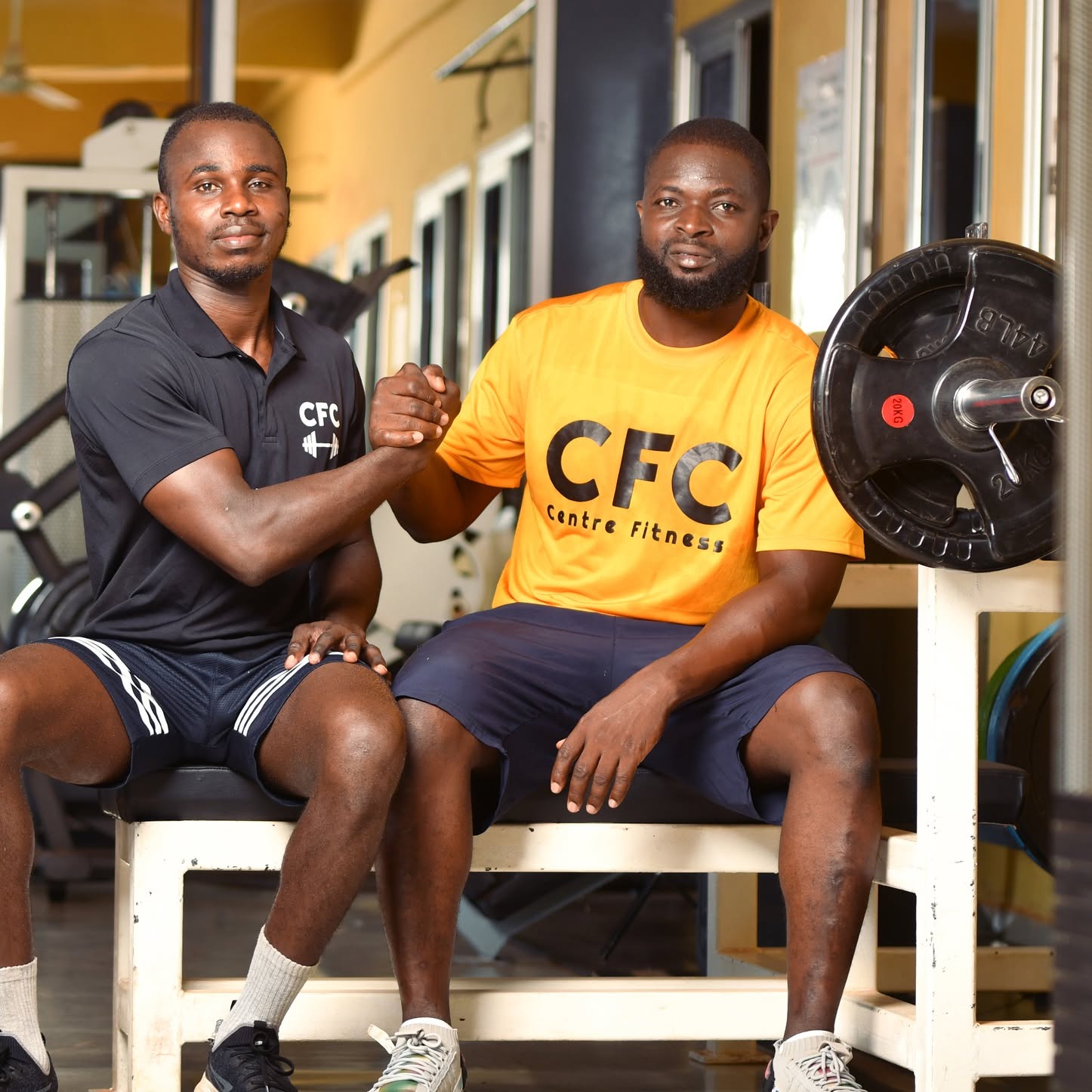 Séance d'entraînement au Centre Fitness chez Cissé, Cissin
