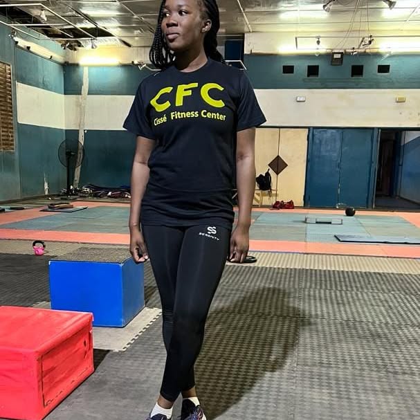 Séance d'entraînement au Centre Fitness chez Cissé, Cissin