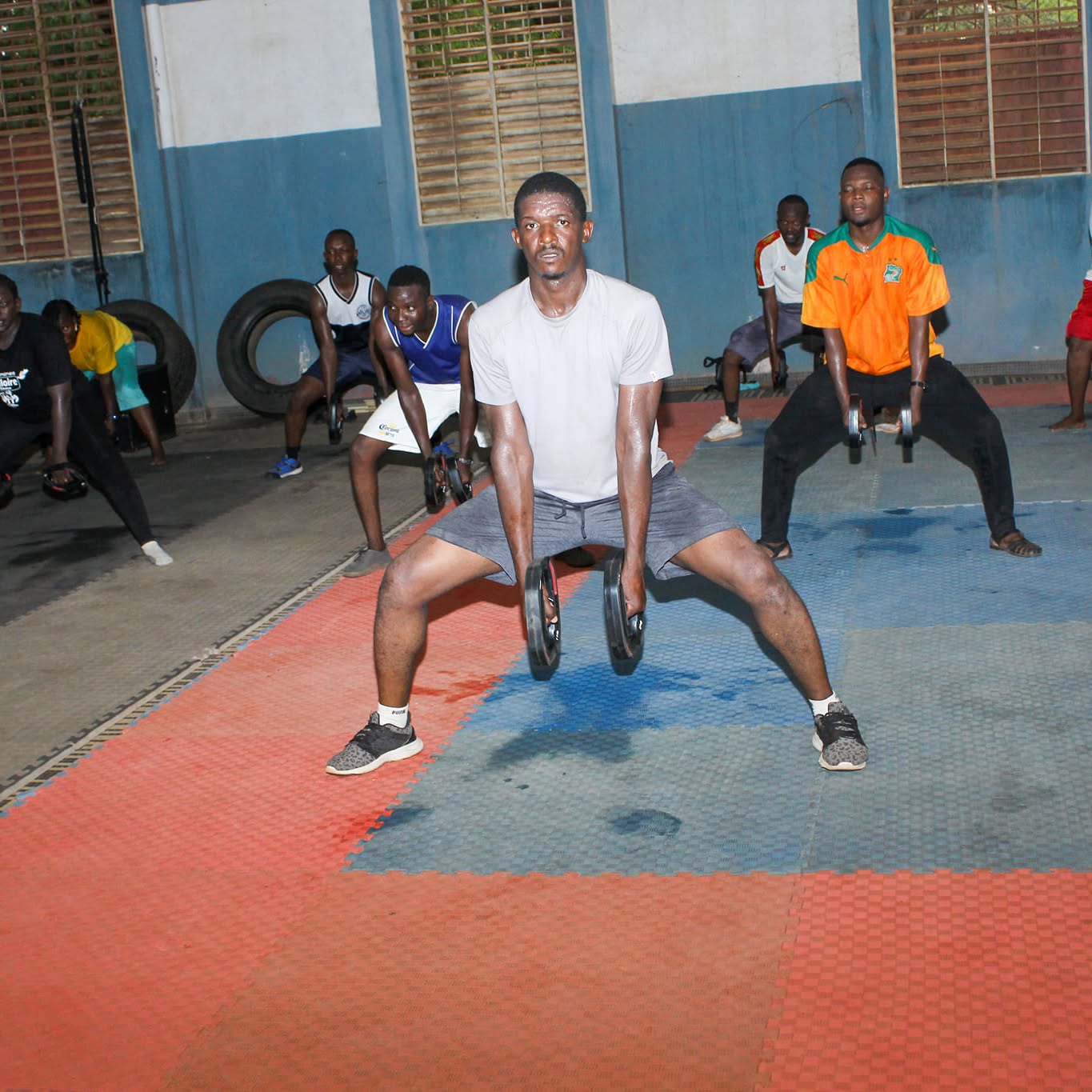 Séance d'entraînement au Centre Fitness chez Cissé, Cissin
