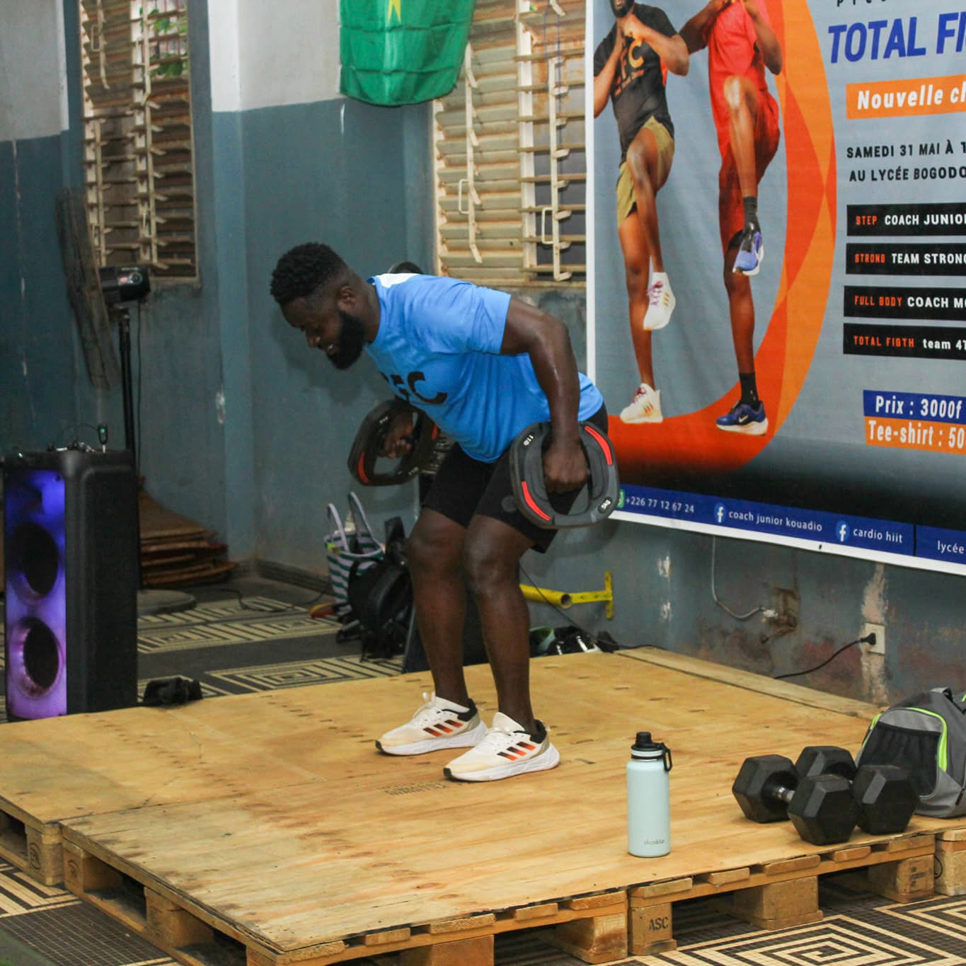 Séance d'entraînement au Centre Fitness chez Cissé, Cissin
