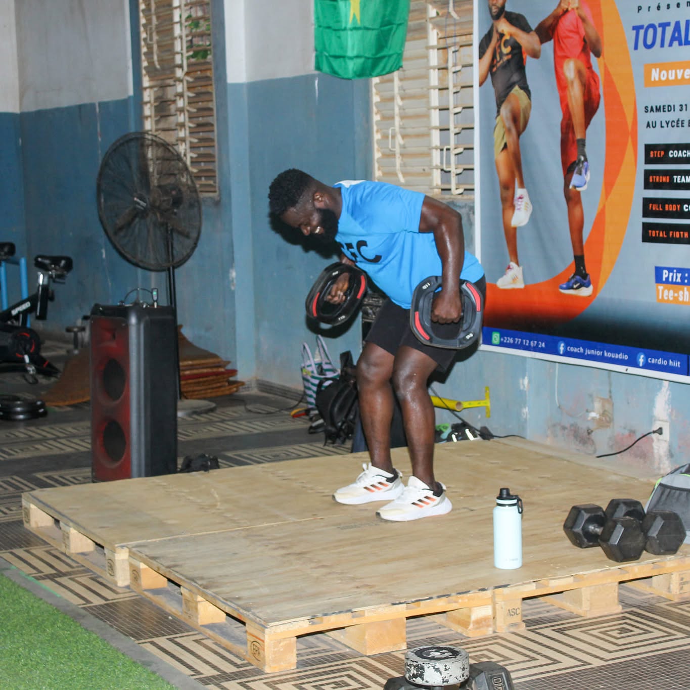 Séance d'entraînement au Centre Fitness chez Cissé, Cissin