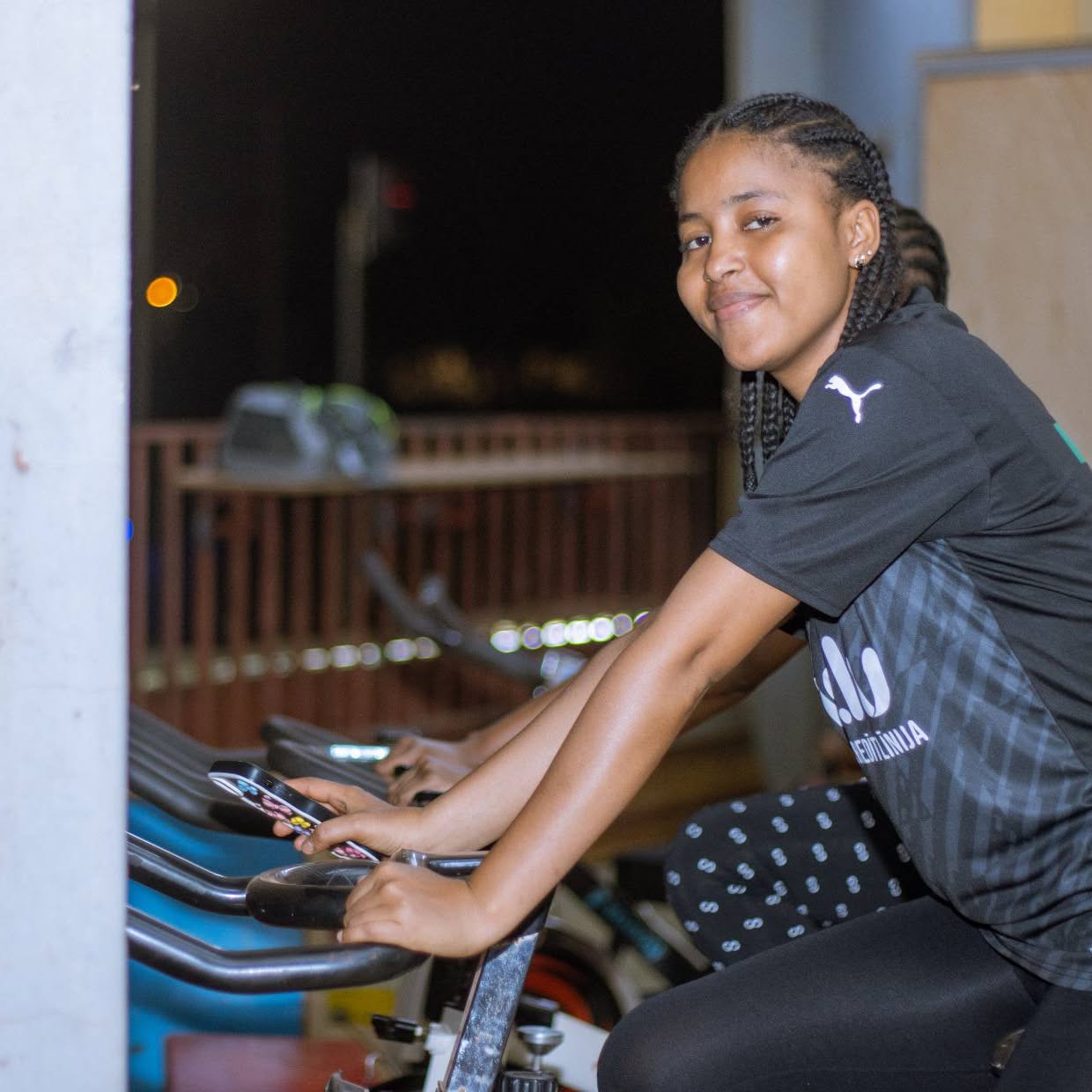 Séance d'entraînement au Centre Fitness chez Cissé, Cissin